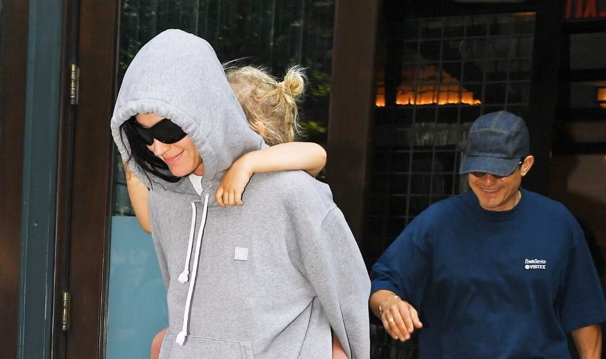 Katy Perry đăng ảnh vui chơi cùng con gái tại Australia.