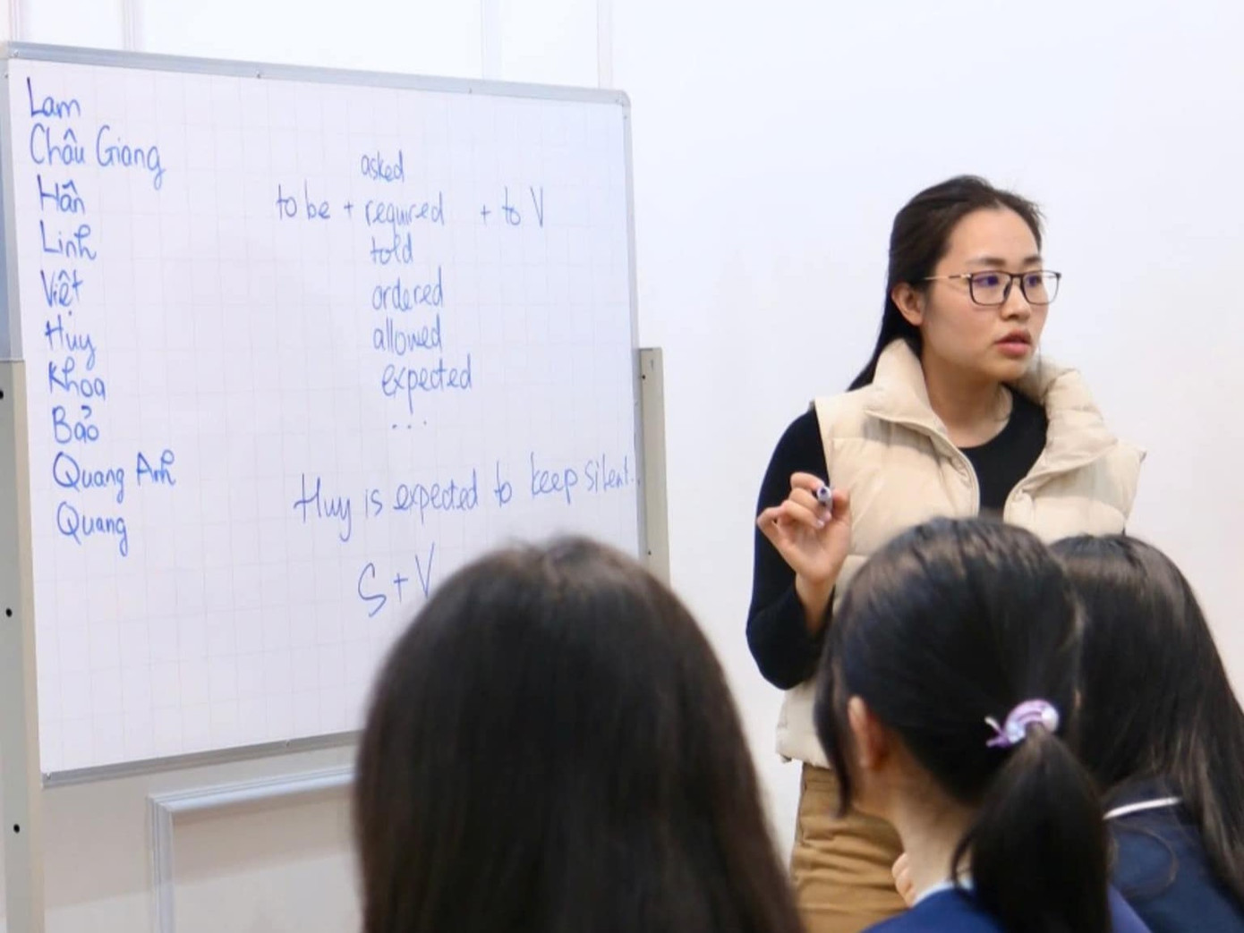 Cô giáo Khánh Ly tại một buổi dạy. Ảnh: NVCC Cô giáo Khánh Ly tại một buổi dạy. Ảnh: NVCC