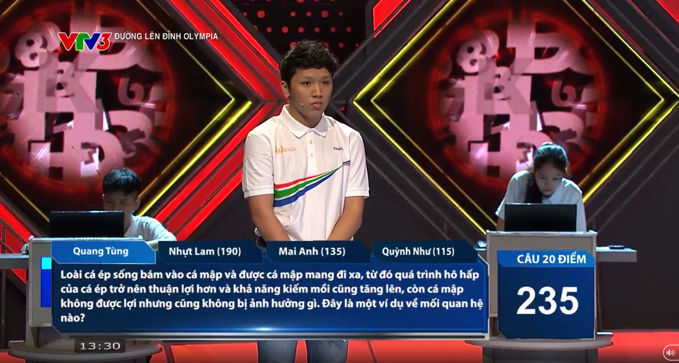 Quang Tùng đã lấy lại vị trí đầu bảng nhờ trả lời đúng nhiều câu hỏi.