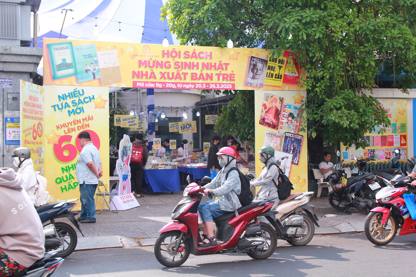 Đừng bỏ lỡ dịp "săn" sách chấn động tháng 3 này. Đừng bỏ lỡ dịp "săn" sách chấn động tháng 3 này.