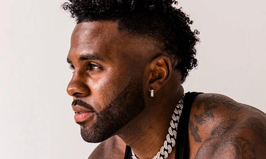 Ban tổ chức đưa ra lý do Jason không xuất hiện là vì vấn đề sức khỏe. Ban tổ chức đưa ra lý do Jason không xuất hiện là vì vấn đề sức khỏe.