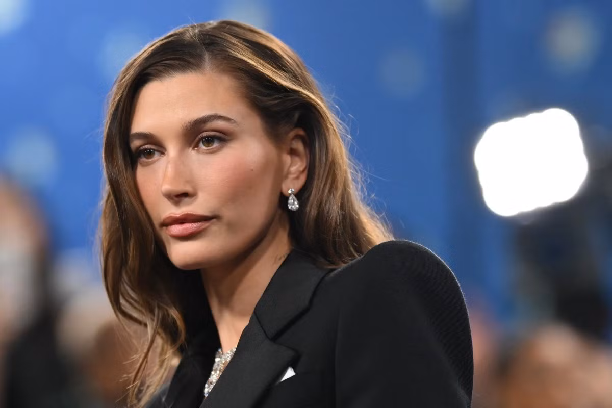 Hailey Bieber chính thức gia nhập hàng ngũ triệu phú.