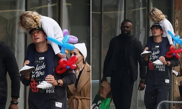 Orlando Bloom xuất hiện ở Perth, Úc cùng con gái Daisy.