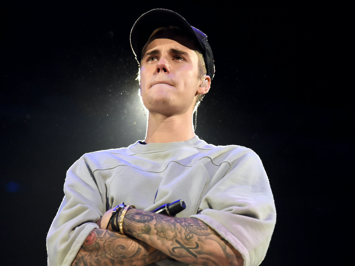 Justin Bieber được cho rằng phải bán toàn bộ các ca khúc của mình để duy trì cuộc sống.