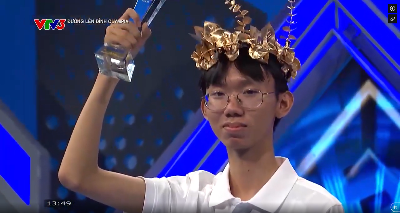 Nam sinh Hà Nội giành vòng nguyệt quế đầy tự hào.