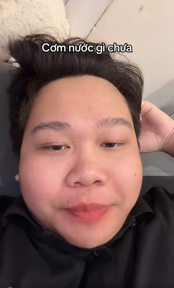 Trend chào hỏi quen thuộc nhưng bất ngờ trở nên viral cõi mạng.