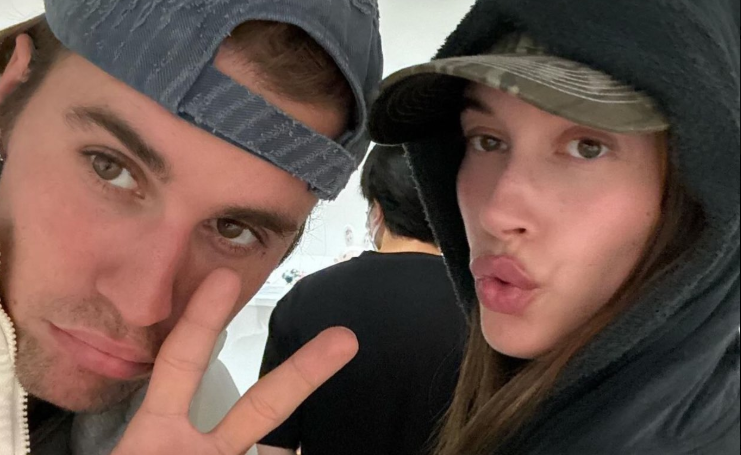 Người hâm mộ cho rằng đây chỉ là tương tác vui vẻ và tinh nghịch từ vợ chồng nhà Bieber.