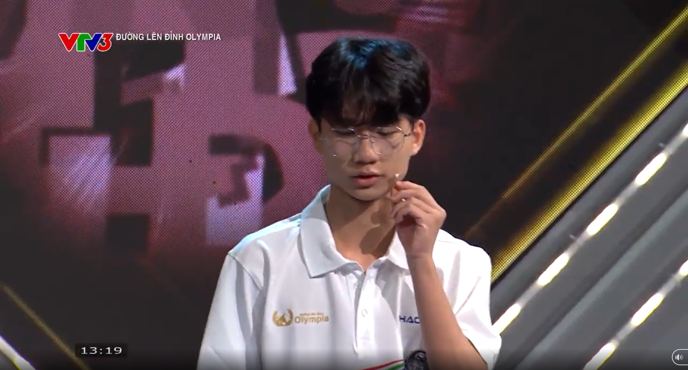 Đức Cường giành điểm nhờ cú nhấn chuông nhanh.