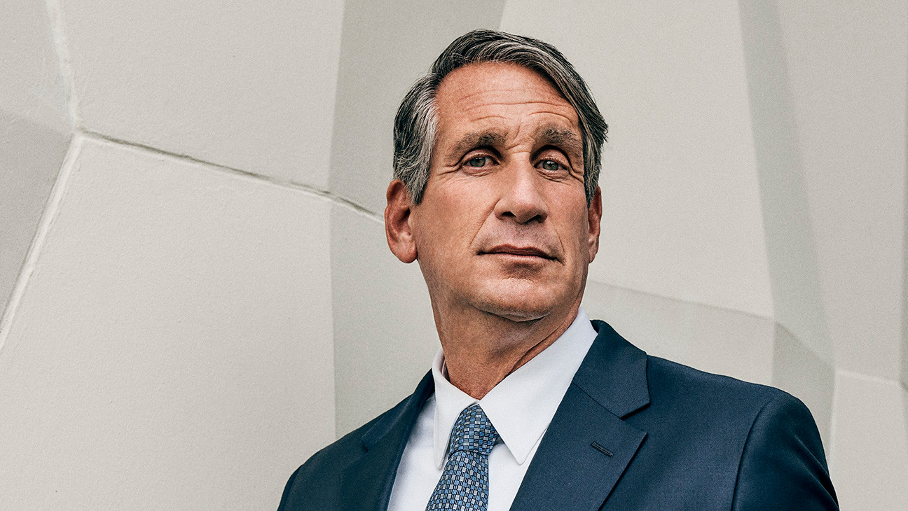 Luật sự Bryan Freedman yêu cầu Taylor Swift làm nhân chứng tại phiên tòa. Luật sự Bryan Freedman yêu cầu Taylor Swift làm nhân chứng tại phiên tòa.