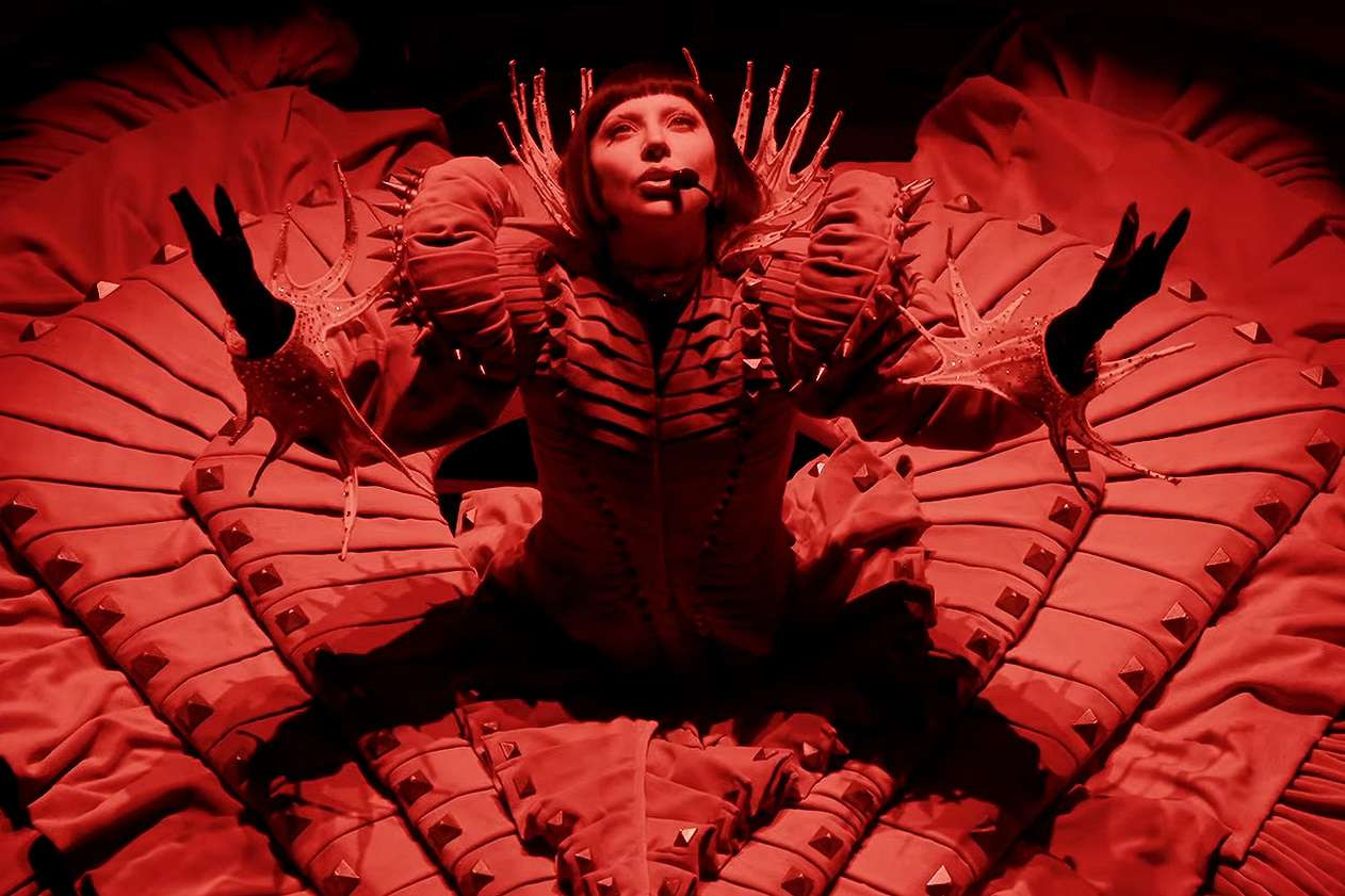 The Mayhem Ball Tour nhận được sự kỳ vọng cao từ người hâm mộ. The Mayhem Ball Tour nhận được sự kỳ vọng cao từ người hâm mộ.