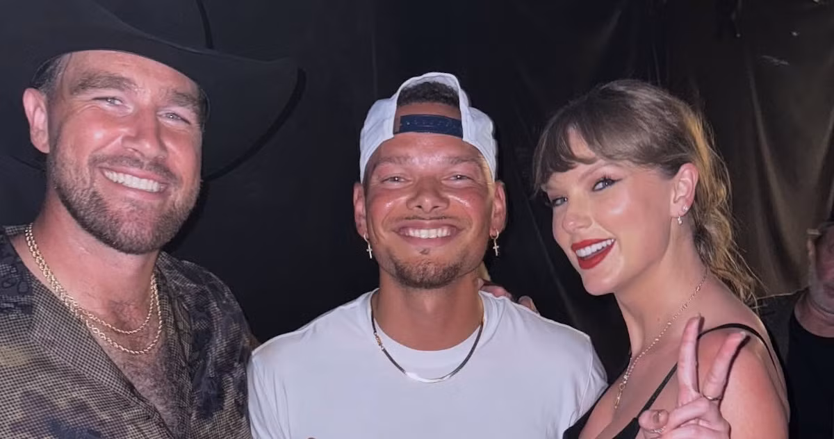 Taylor Swift đã có khoảng thời gian tuyệt vời tại buổi hòa nhạc bên cạnh bạn trai.