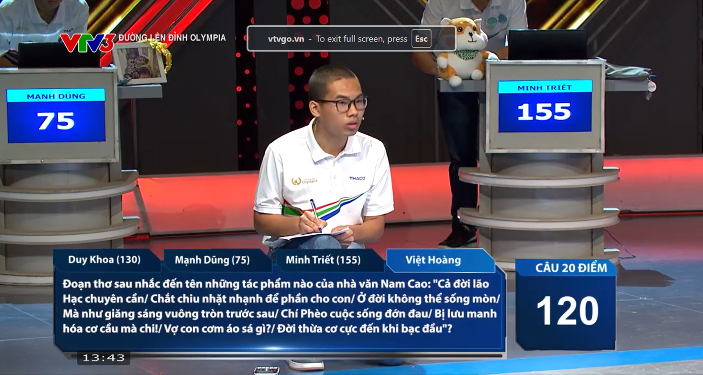 Việt Hoàng cũng luôn đuổi theo sát nút với người dẫn đầu.