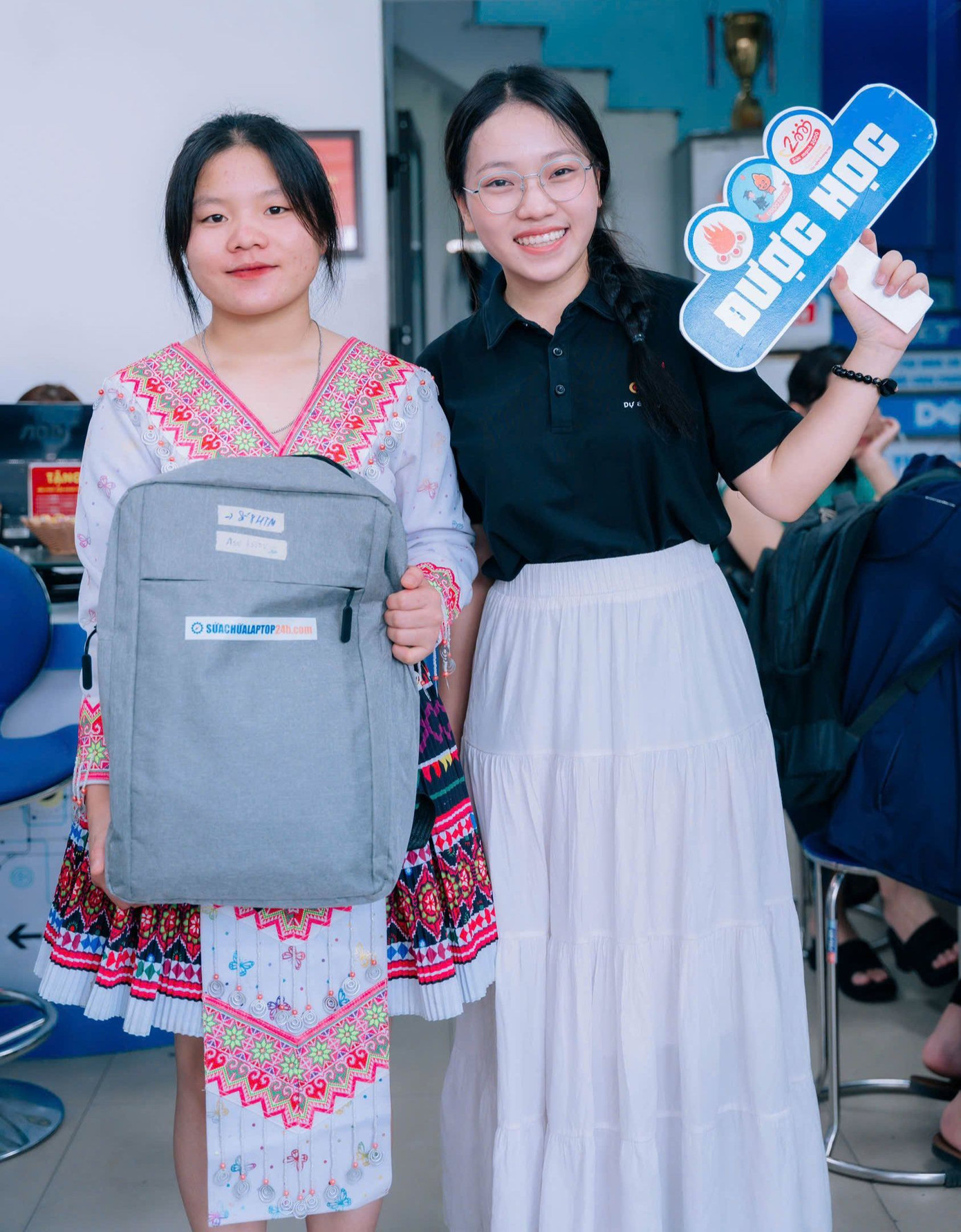 Hương Giang - quản lý dự án “Được học” và hành trình trao laptop đến tay các bạn sinh viên dân tộc thiểu số. Ảnh: NVCC Hương Giang - quản lý dự án “Được học” và hành trình trao laptop đến tay các bạn sinh viên dân tộc thiểu số. Ảnh: NVCC