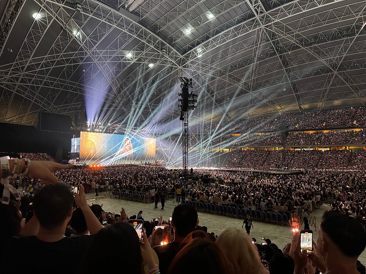 Người hâm mộ nên chọn ghế phù hợp để tận hưởng concert.