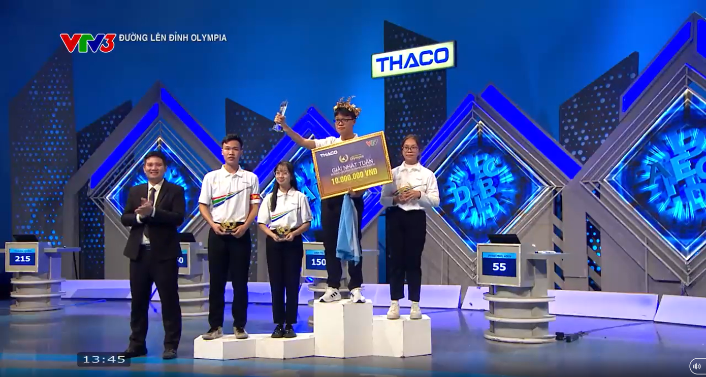 Nam sinh Bình Định xuất sắc giành vòng nguyệt quế với 215 điểm.