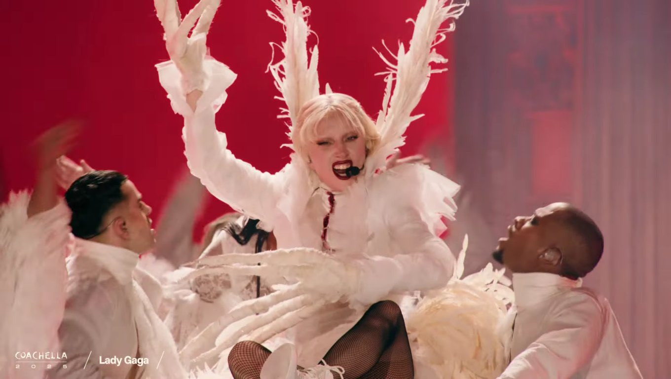 Lady Gaga mang chủ đề Mayhem tới Coachella 2025.