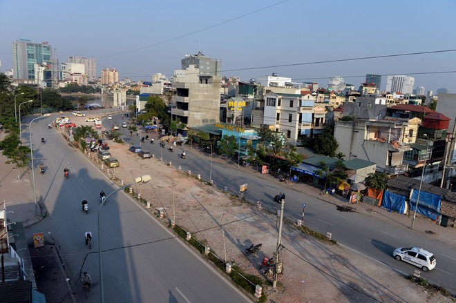 Đêm đến, khu vực này chật ních xe gửi 