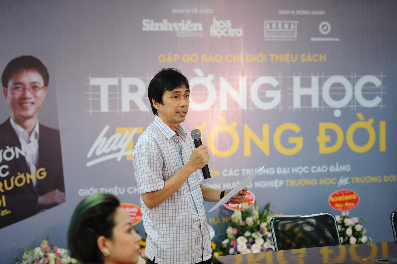 Giải đáp mọi thắc mắc về hướng nghiệp từ sách 'Trường học hay trường đời' ảnh 4