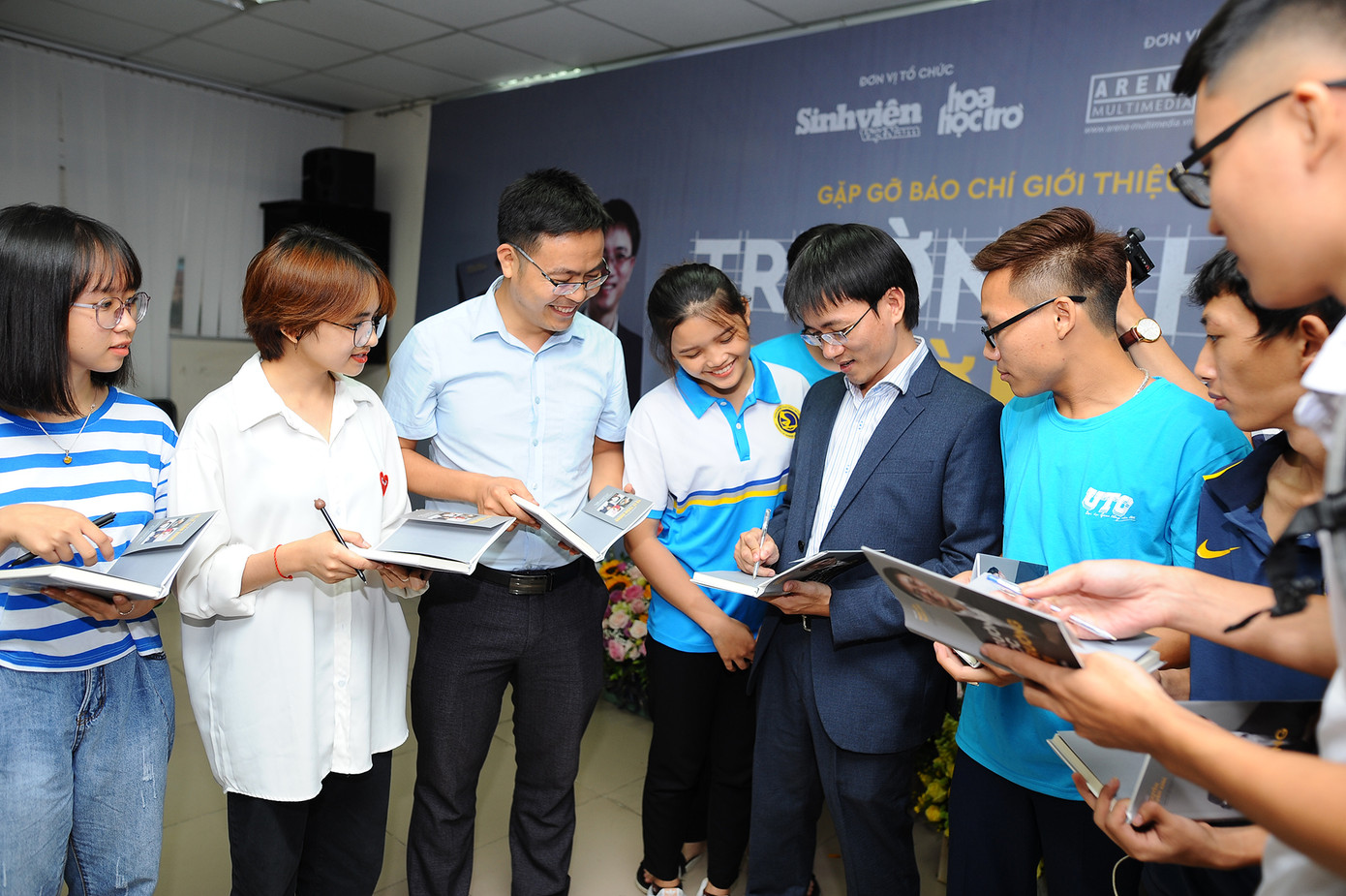 Giải đáp mọi thắc mắc về hướng nghiệp từ sách 'Trường học hay trường đời' ảnh 6