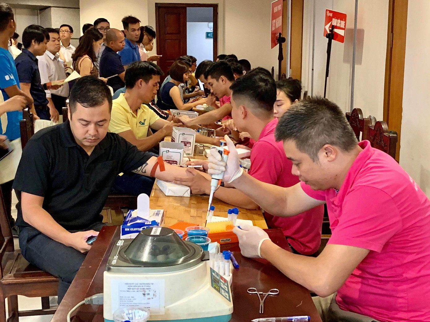 7.000 cán bộ, đoàn viên, thanh niên xếp hàng hiến máu tình nguyện ảnh 1