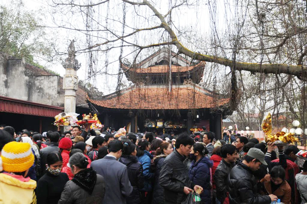 Biển người vào đền dâng lễ Bà Chúa Kho. Ảnh: Tuấn Nguyễn 