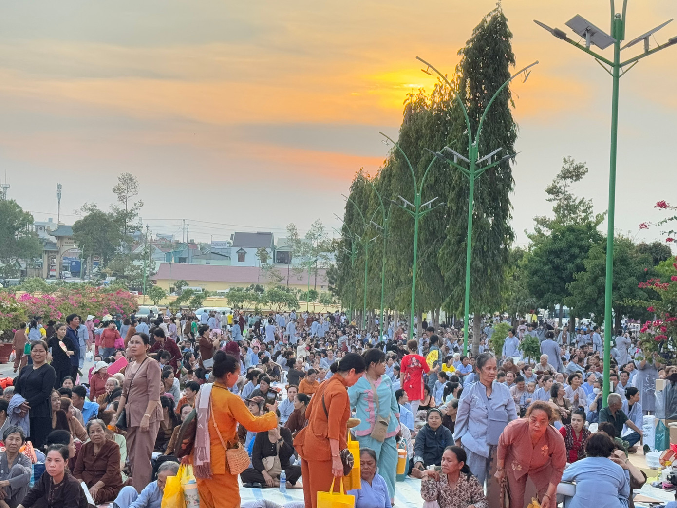 Nhà chùa ước tính trong 3 ngày vía Quan Âm Bồ Tát có đến 90.000 phật tử đến chùa.