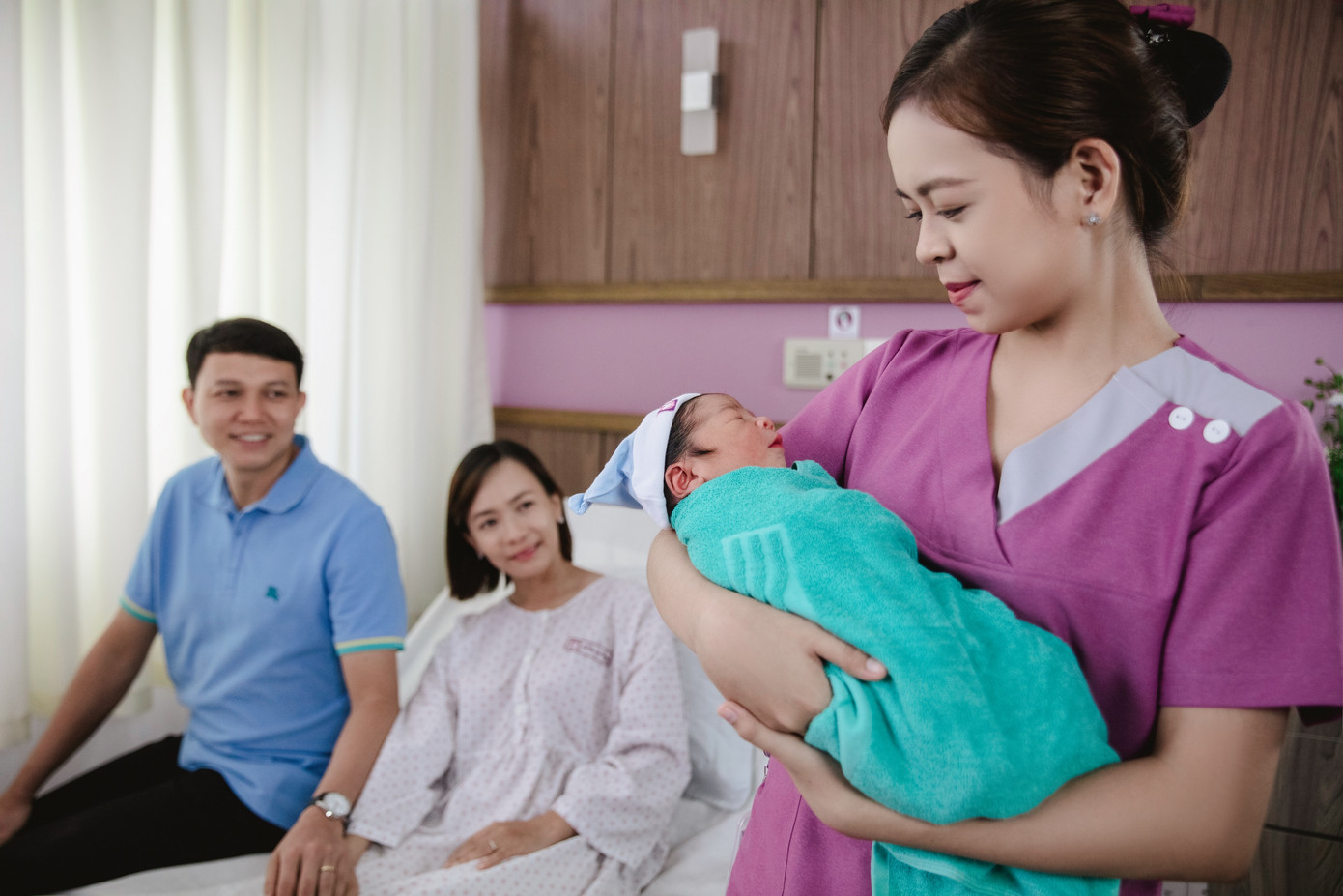 “Phụng sự từ tâm” và “mẹ tròn con vuông” trở thành kim chỉ nam trong mọi hành động của bệnh viện. “Phụng sự từ tâm” và “mẹ tròn con vuông” trở thành kim chỉ nam trong mọi hành động của bệnh viện.