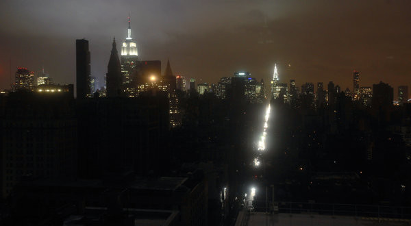 Hàng triệu hộ dân ở New York đang sống trong tình trạng mất điện