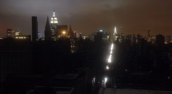 Hàng triệu hộ dân ở New York đang sống trong tình trạng mất điện