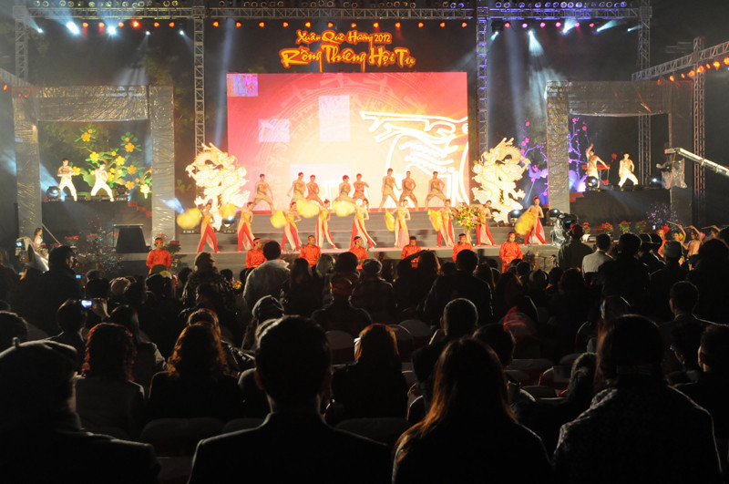 Đêm văn nghệ Xuân Quê hương 2012. Ảnh: Tuấn Nguyễn. Đêm văn nghệ Xuân Quê hương 2012. Ảnh: Tuấn Nguyễn