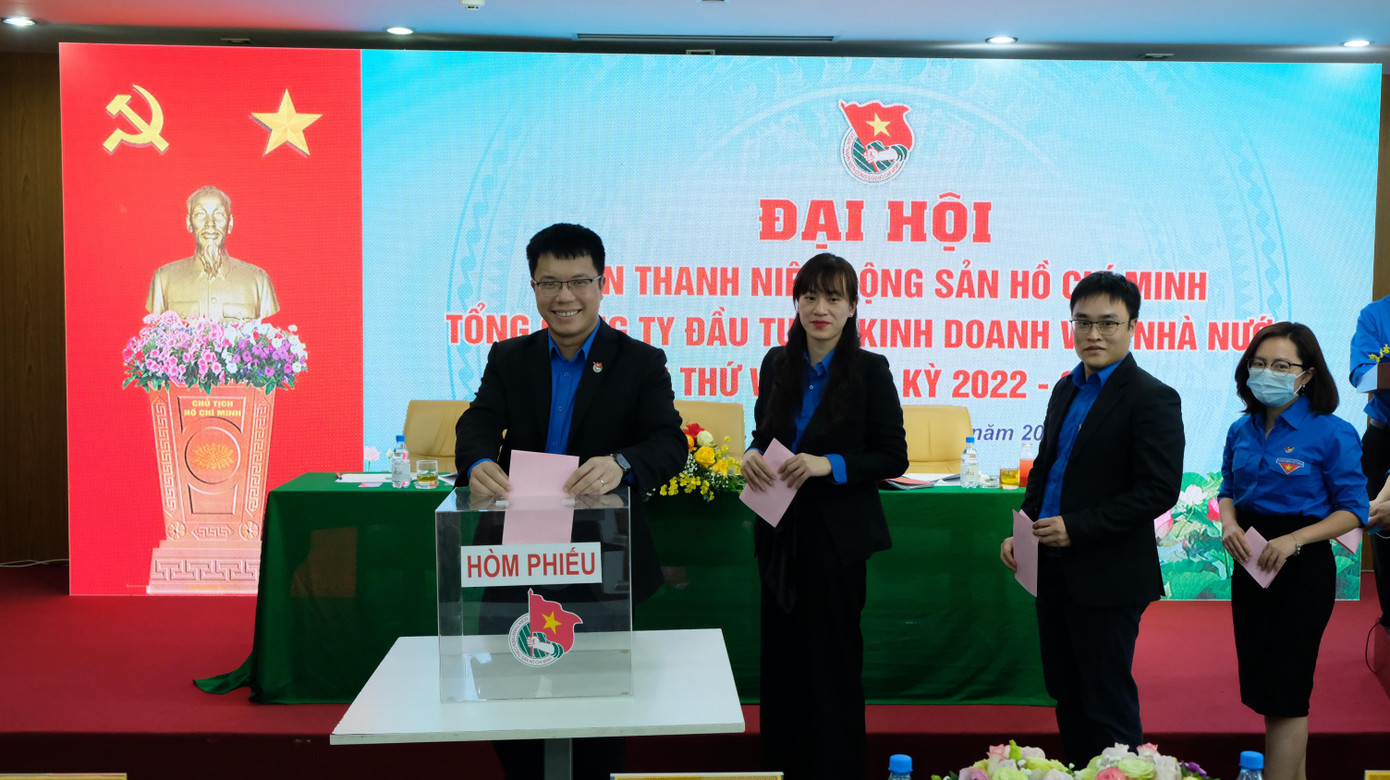 Các đại biểu bỏ phiếu bầu tại Đại hội Các đại biểu bỏ phiếu bầu tại Đại hội