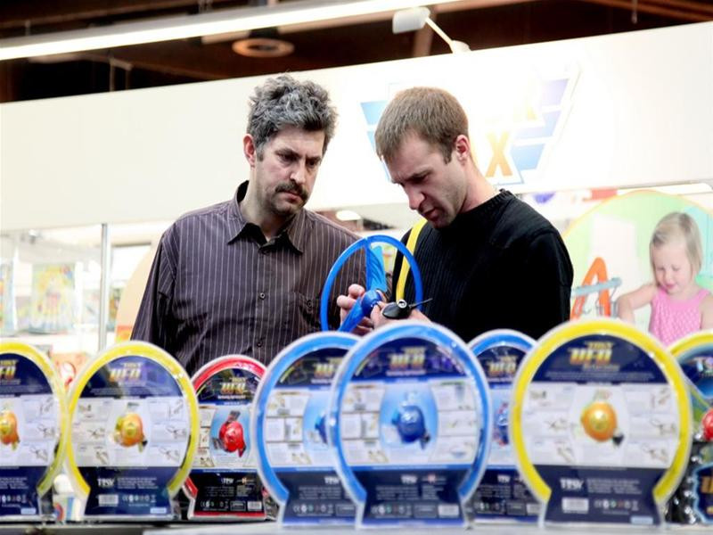 Sản phẩm Đĩa bay TOSY được giới thiệu tại triển lãm Spielwarenmese toy fair