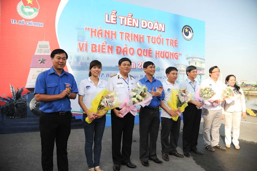 Đồng chí Dương Văn An Bí thư T.Ư Đoàn TNCS Hồ Chí Minh cùng các đồng chí lãnh đạo TP HCM, thành Đoàn TP HCM tại lễ tiễn đoàn Hành trình