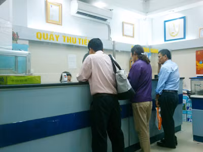 Giao dịch tại cửa hàng SJC miền Bắc (Giang Văn Minh, Hà Nội) ảm đạm vào sáng ngày 28/3. Ảnh: Ngọc Mai