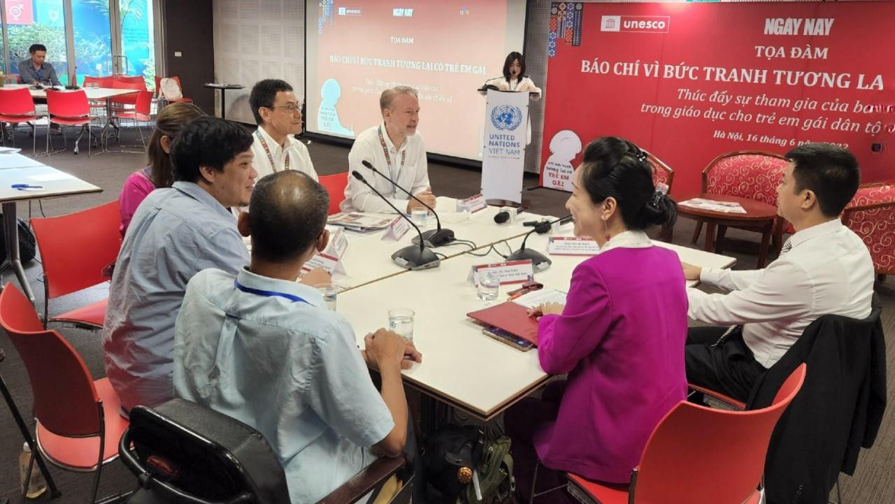 Các đại biểu tham gia buổi tọa đàm “Báo chí vì bức tranh tương lai có trẻ em gái” Các đại biểu tham gia buổi tọa đàm “Báo chí vì bức tranh tương lai có trẻ em gái”