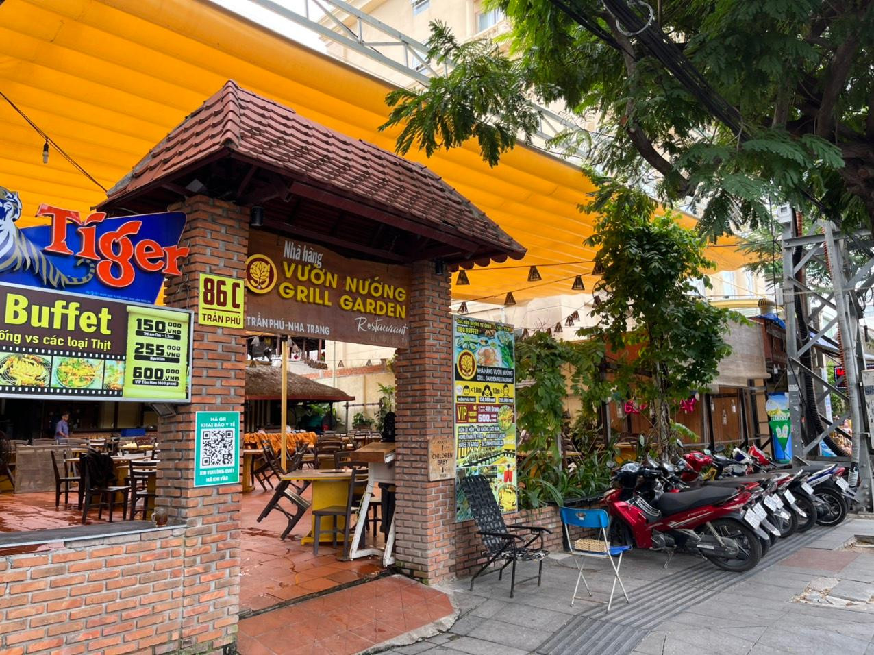 Một nhà hàng tại khu "đất vàng" quốc phòng 86C Trần Phú. Ảnh L.H Một nhà hàng tại khu "đất vàng" quốc phòng 86C Trần Phú. Ảnh L.H