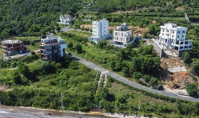 Nha Trang đã vận động người dân tại Khu biệt thự Nha Trang - Seapark tự nguyện tháo dỡ công trình biệt thự xây trái phép (Ảnh L.H) Nha Trang đã vận động người dân tại Khu biệt thự Nha Trang - Seapark tự nguyện tháo dỡ công trình biệt thự xây trái phép (Ảnh L.H)