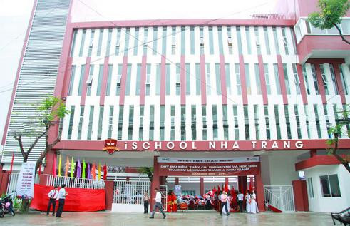 Trường iSchool Nha Trang nơi xảy ra vụ học sinh ngộ độc tập thể. Ảnh T.L Trường iSchool Nha Trang nơi xảy ra vụ học sinh ngộ độc tập thể. Ảnh T.L