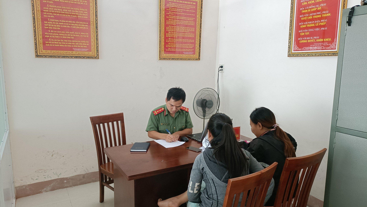 Công an tỉnh Phú Yên làm việc với 2 tung tin sai sự thật. Ảnh công an cung cấp.