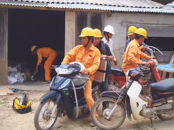 EVN đang quản lý 26.000 MW song có tới 10 vạn cán bộ, công nhân viên trong khi chỉ có 4.000 người Ấn Độ quản lý tới 300.000 MW. Ảnh: Hồng Vĩnh