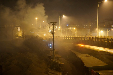 Hà Nội: Cháy dữ dội dưới chân cầu Vĩnh Tuy ảnh 2