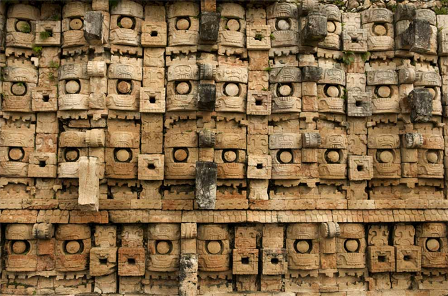 Kabah, một di tích của người Maya trên bán đảo Yucatan, nổi tiếng là cung điệnđặc biệt của người Maya, còn được gọi là 