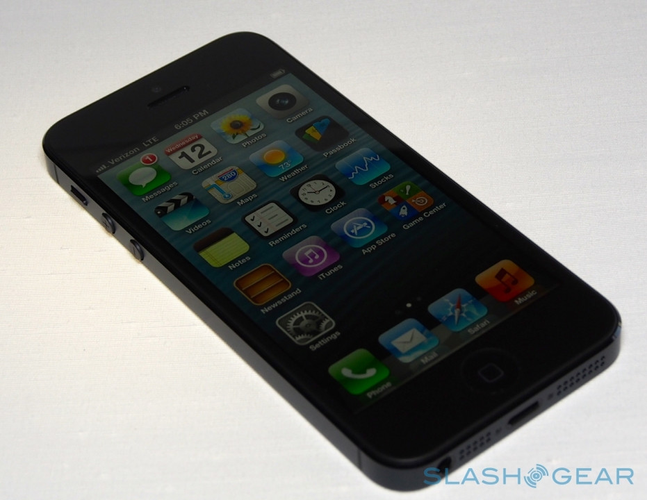 Màn hình dài hơn cho phép iPhone 5 hiển thị 5 hàng biểu tượng ứng dụng trên màn hình chủ