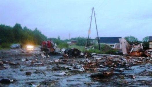 Hiện trường vụ rơi máy bay. Ảnh: lifenews.ru. Hiện trường vụ rơi máy bay. Ảnh: lifenews.ru