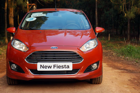 Xe nhìn khá mạnh mẽ từ phía trước