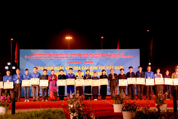 Trao giải thưởng