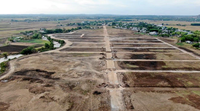 Đất nền luôn được đánh giá là một trong những phân khúc hấp dẫn các nhà đầu tư nhất vì giá bao giờ cũng rẻ hơn so với mua nhà ở, căn hộ. Tuy nhiên, nếu muốn đầu tư đất nền giữa thời điểm dịch bệnh đang ngày càng phức tạp thì nhà đầu tư phải hết sức lưu ý. Đất nền luôn được đánh giá là một trong những phân khúc hấp dẫn các nhà đầu tư nhất vì giá bao giờ cũng rẻ hơn so với mua nhà ở, căn hộ. Tuy nhiên, nếu muốn đầu tư đất nền giữa thời điểm dịch bệnh đang ngày càng phức tạp thì nhà đầu tư phải hết sức lưu ý.