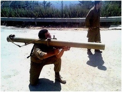 Chiến binh Hezbollad với súng chống tăng RPG – 29 Vampire. Chiến binh Hezbollad với súng chống tăng RPG – 29 Vampire