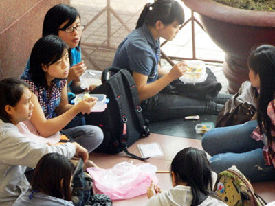 Những bữa ăn đơn giản, tiết kiệm ngày càng được nhiều sinh viên lựa chọn