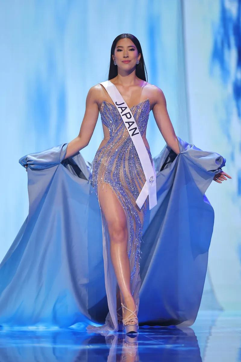 Thí sinh trình diễn váy dạ hội trong bán kết Miss Universe 2023. Thí sinh trình diễn váy dạ hội trong bán kết Miss Universe 2023.